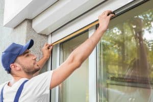 como-instalar-cortinas-roller-al-techo