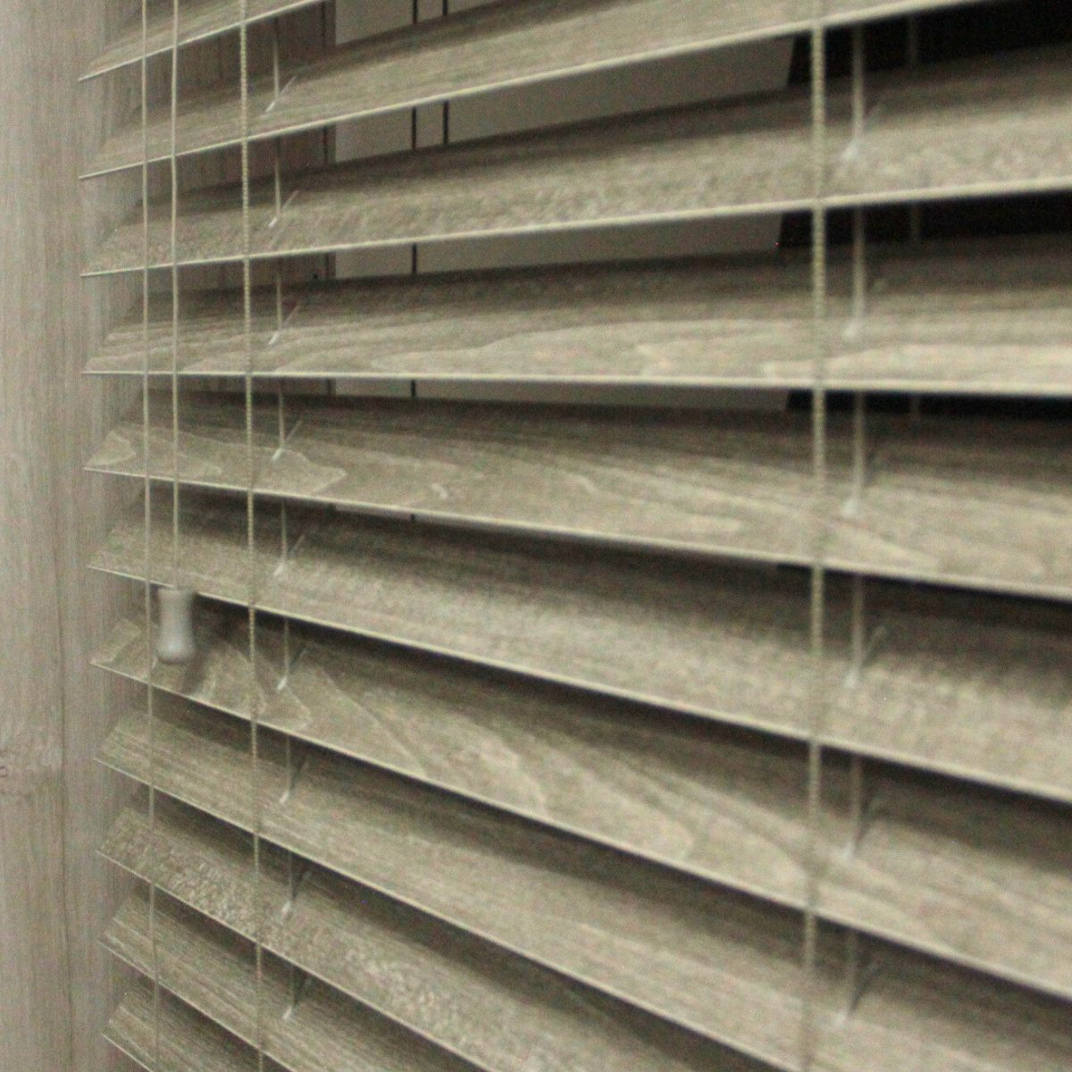 Persiana Imitación Madera 50 MM 200X165 Cm Marmolado Texturado Aura - Imagen 4